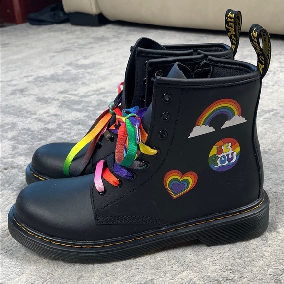 New Dr Martens 1460 Retro Rainbow Combat Boot Pride Black Multicolor Sz 5 - Picture 4 of 13